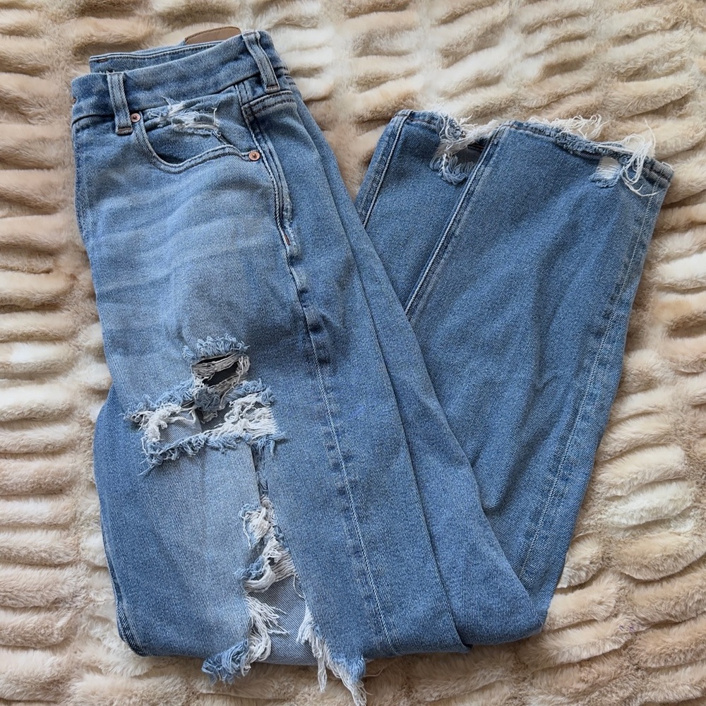 American Eagle Outfitters Light Blue Distressed Boyfriend Jeans